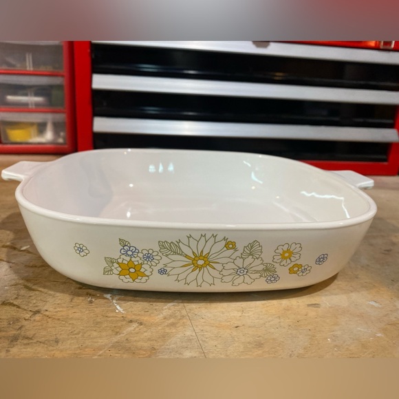 CorningWare Yellow Floral Bouquet P-10-B, 9 1/2” Casserole with Lid - Picture 4 of 7